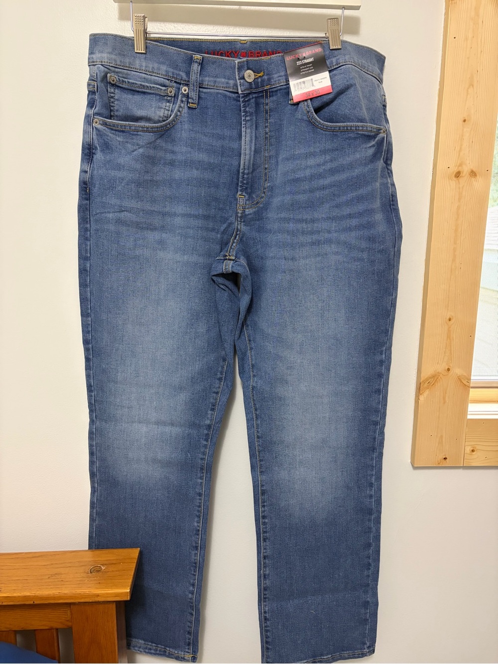 NWT Lucky Brand 34x30 Men’s Relaxed Jeans - Medium Blue Wash